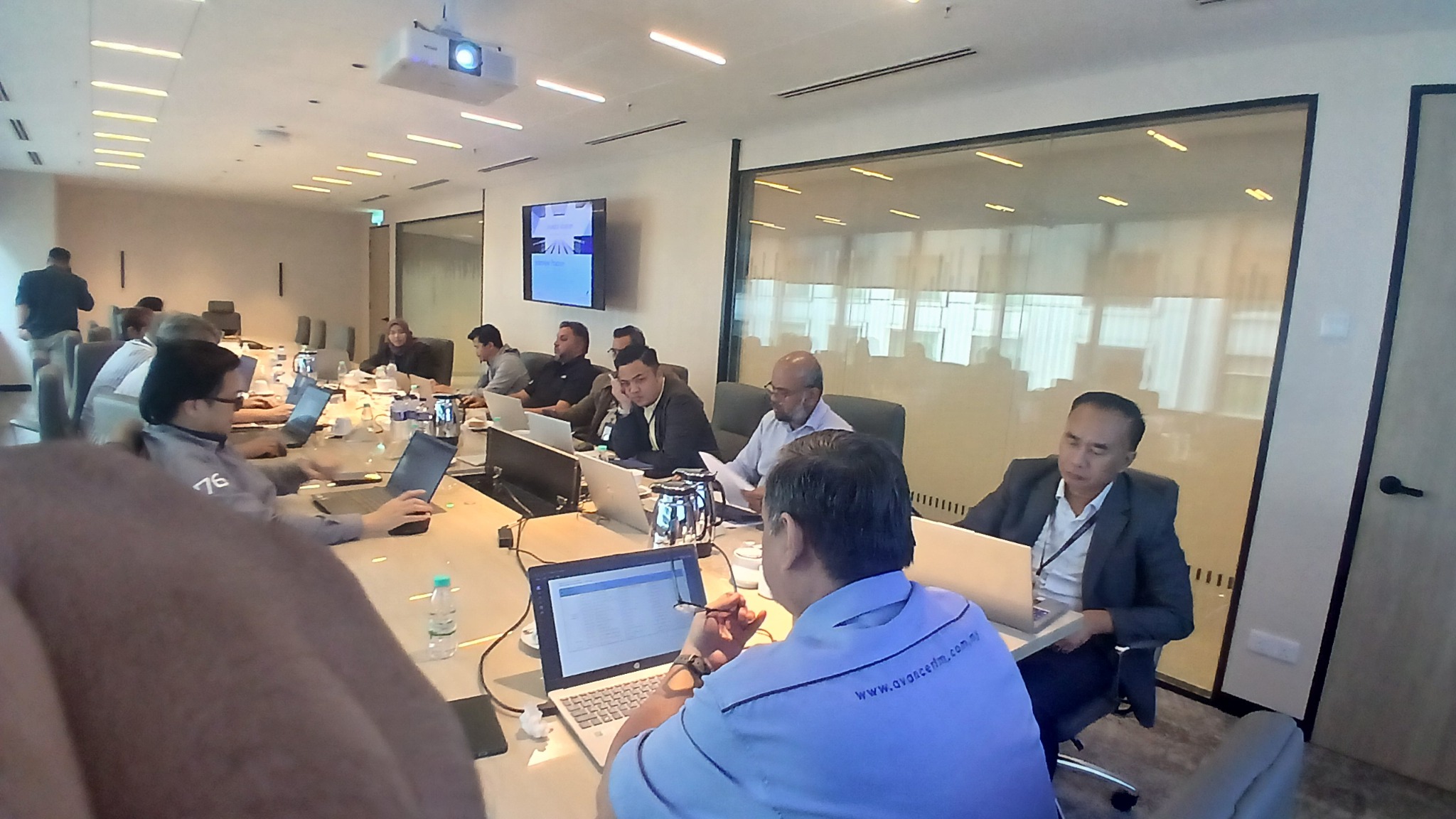 Participants in a meeting with Avancer around a conference table